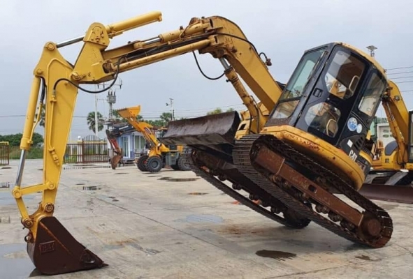 ขายด่วนพิเศษลดกระหน่ำ475,000บาทรถแบคโฮรถ     CAT308BSR  รุ่นยอดนิยมสวยๆเทียบเท่า  PC80ออโต้คันเร่งเครื่อง4สูบ  เครื่องดีปั่มแรงไฟฟ้าครบซีเรียสุงชั่วโม่งทำงานน้อยรถนอกเพิ่งนำเข้ามาใหม่ยังไม่เคยใช้งานในเมืองไทยเลยโคลทอลน้ำมันสั่นปั้มนี้ว เครื่องดีปั้มเเรงเร