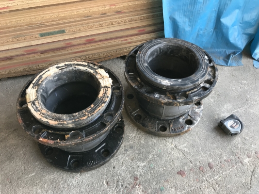 ขายข้อต่อยางกันสะบัด Tozen made in Japan ขนาด 6นิ้ว แบบ 2ข้อ **ของใหม่ไม่เคยใช้งาน** มี 2 ตัว ราคาตัวละ 2,400 บาทครับ