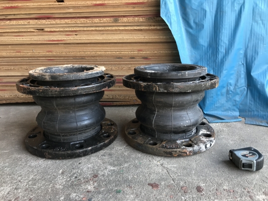 ( เหลือ 1ตัวครับ )ขายข้อต่อยางกันสะบัด Tozen made in Japan ขนาด 5นิ้ว แบบ 2ข้อ **ของใหม่ไม่เคยใช้งาน** มี 4 ตัว ราคาตัวละ 1,800บาท