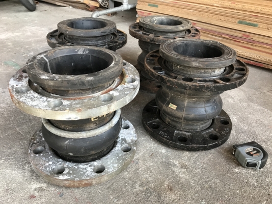 ( เหลือ 1ตัวครับ )ขายข้อต่อยางกันสะบัด Tozen made in Japan ขนาด 5นิ้ว แบบ 2ข้อ **ของใหม่ไม่เคยใช้งาน** มี 4 ตัว ราคาตัวละ 1,800บาท