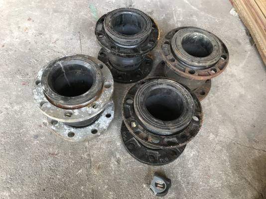 ( เหลือ 1ตัวครับ )ขายข้อต่อยางกันสะบัด Tozen made in Japan ขนาด 5นิ้ว แบบ 2ข้อ **ของใหม่ไม่เคยใช้งาน** มี 4 ตัว ราคาตัวละ 1,800บาท