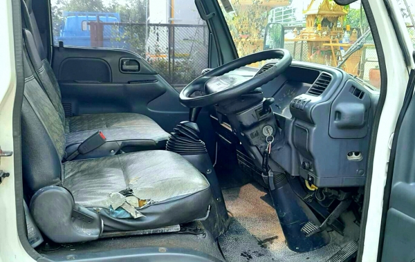 หกล้อ ฮีโน่ FD3H HO7C185โบว์ ติดเครน UNIC 3ตัน 3ปอก กะบะยาว5ม.เครืองดี แคชชีสวย รถสภาพดีใช้งานประจำ ทะเบียน ม.79 หกล้อ ฮีโน่ FD3H HO7C185โบว์ ติดเครน UNIC 3ตัน 3ปอก กะบะยาว5ม.เครืองดี แคชชีสวย รถสภาพดีใช้งานประจำ ทะเบียน ม.79