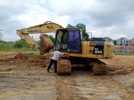 มี VDO ให้ชม.KOMATSU PC200-8 MO มีระบบหัวกระแทก มีที่ปรับมือคอลโทรล ราคา 1050000