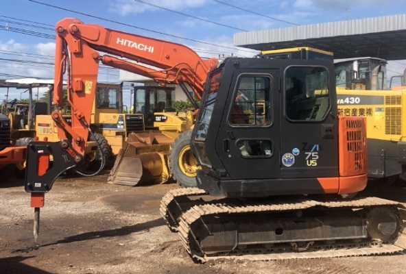 ขายรถขุด HITACHI ZX75US-3 ปี 2010 หัวกระแทก นำเข้าเองจากญี่ปุ่น สภาพพร้อมใช้ มีVDOการทำงานครับ ขายรถขุด HITACHI ZX75US-3 ปี 2010 หัวกระแทก นำเข้าเองจากญี่ปุ่น สภาพพร้อมใช้ มีVDOการทำงานครับ