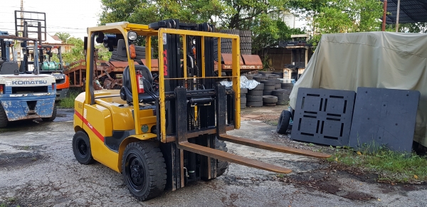 ขายรถยกโฟล์คลิฟท์ TCM ขนาด 3 ตัน เสาสูง 4.35 เมตร เสาเข้าตู้  ติดตั้งอุปกรณ์พิเศษไซด์ชิฟ (รถญี่ปุ่น)