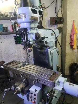 เครื่องมิลลิ่ง IWASHITA (เก่านอก-แห้งๆญี่ปุ่น) มิลลิ่ง เจาะ คว้าน ปาดได้ ลีเนียร์3แกน หนักๆแน่นๆนิ่งๆ ครับ