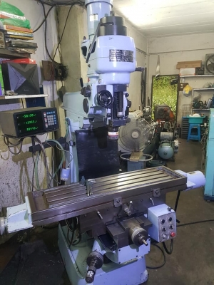 เครื่องมิลลิ่ง IWASHITA (เก่านอก-แห้งๆญี่ปุ่น) มิลลิ่ง เจาะ คว้าน ปาดได้ ลีเนียร์3แกน หนักๆแน่นๆนิ่งๆ ครับ