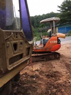 มี VDO ให้ชม.HITACHI EX 30 ปั๊มนิ้ว คอลโทรลสั้น ราคา 150000 มี VDO ให้ชม.HITACHI EX 30 ปั๊มนิ้ว คอลโทรลสั้น ราคา 150000