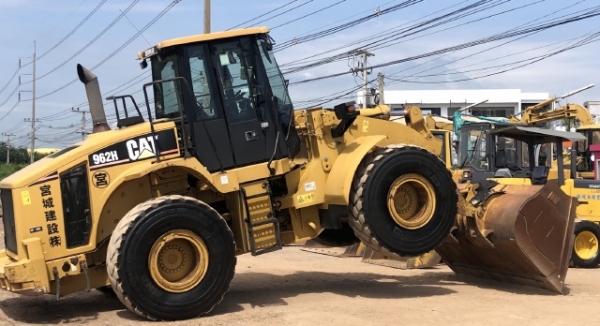 ขายรถตักล้อยาง CAT 962H นำเข้าเองจากญี่ปุ่น สภาพสวยพร้อมใช้ มีVDOการทำงานครับ ขายรถตักล้อยาง CAT 962H นำเข้าเองจากญี่ปุ่น สภาพสวยพร้อมใช้ มีVDOการทำงานครับ