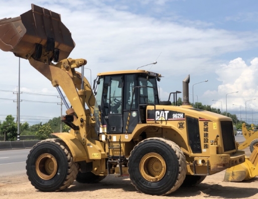 ขายรถตักล้อยาง CAT 962H นำเข้าเองจากญี่ปุ่น สภาพสวยพร้อมใช้ มีVDOการทำงานครับ ขายรถตักล้อยาง CAT 962H นำเข้าเองจากญี่ปุ่น สภาพสวยพร้อมใช้ มีVDOการทำงานครับ