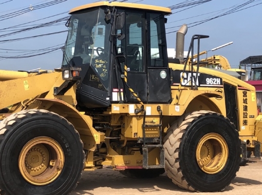 ขายรถตักล้อยาง CAT 962H นำเข้าเองจากญี่ปุ่น สภาพสวยพร้อมใช้ มีVDOการทำงานครับ ขายรถตักล้อยาง CAT 962H นำเข้าเองจากญี่ปุ่น สภาพสวยพร้อมใช้ มีVDOการทำงานครับ