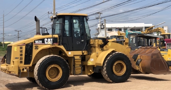ขายรถตักล้อยาง CAT 962H นำเข้าเองจากญี่ปุ่น สภาพสวยพร้อมใช้ มีVDOการทำงานครับ ขายรถตักล้อยาง CAT 962H นำเข้าเองจากญี่ปุ่น สภาพสวยพร้อมใช้ มีVDOการทำงานครับ