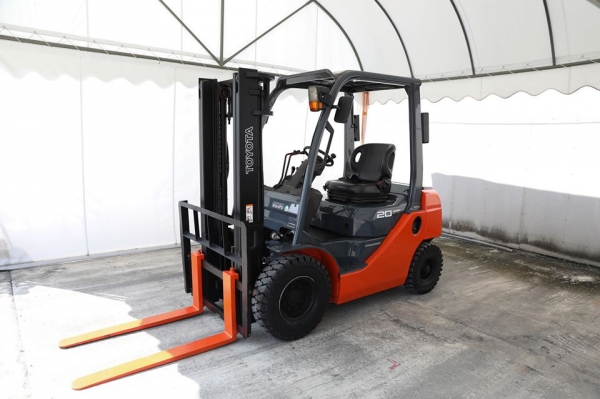 มาใหม่ Toyota 8FG20 ขนาดยก2ตัน เสาสูง3เมตร เครื่องยนต์เบนซิล สวย เดิมจากญี่ปุ่น