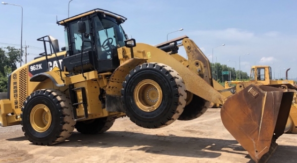 ขายรถตักล้อยาง CAT 962K ปี 2015 นำเข้าเองจากญี่ปุ่น สภาพสวยพร้อมใช้งาน มีVDOการทำงานครับ ขายรถตักล้อยาง CAT 962K ปี 2015 นำเข้าเองจากญี่ปุ่น สภาพสวยพร้อมใช้งาน มีVDOการทำงานครับ