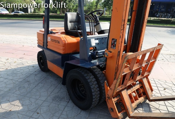 ขายถูกมาก Toyota 5FD25 งาเท ยก2.5ตัน เสาสูง4เมตร เครื่องยนต์ดีเซล รถพร้อมใช้งาน