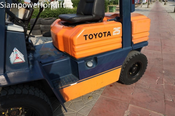 ขายถูกมาก Toyota 5FD25 งาเท ยก2.5ตัน เสาสูง4เมตร เครื่องยนต์ดีเซล รถพร้อมใช้งาน