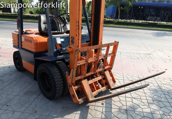 ขายถูกมาก Toyota 5FD25 งาเท ยก2.5ตัน เสาสูง4เมตร เครื่องยนต์ดีเซล รถพร้อมใช้งาน