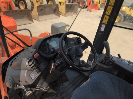 ขายรถตักล้อยาง HITACHI ZW140 (เท่าเทียบ WA200-6) ปี 2013 นำเข้าจากญี่ปุ่น สภาพสวยพร้อมใช้ มีVDOการทำงานครับ ขายรถตักล้อยาง HITACHI ZW140 (เท่าเทียบ WA200-6) ปี 2013 นำเข้าจากญี่ปุ่น สภาพสวยพร้อมใช้ มีVDOการทำงานครับ