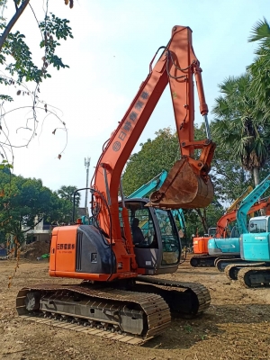 ขายHITACHI ZX135US เก่านอกแท้ แทรคใหญ่ มีลายแย๊ก ใช้งานมา ห้าพันกว่าๆๆ โทร 089-3818694 จ๊อย
