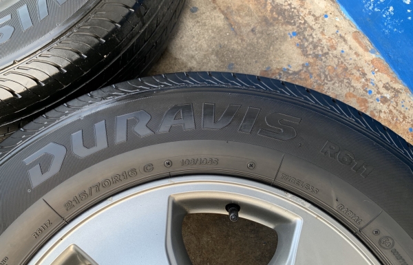ล้อแม็ก Toyota Vigo Champ สีเทาดำ ขอบ 16 พร้อมยาง 215-70-16 Bridgestone ปลายปี 15