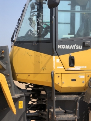 ขายรถตักล้อยาง KOMATSU WA100-7 ปี 2014 นำเข้าเองจากญี่ปุ่น สภาพสวยพร้อมใช้งาน มีVDOการทำงานครับ ขายรถตักล้อยาง KOMATSU WA100-7 ปี 2014 นำเข้าเองจากญี่ปุ่น สภาพสวยพร้อมใช้งาน มีVDOการทำงานครับ