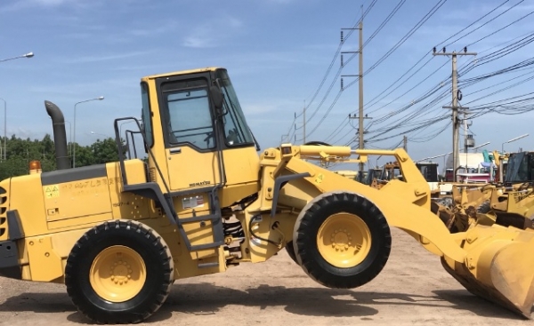 ขายรถตักล้อยาง KOMATSU WA200-3E แขนยาวพิเศษ รถนอกนำเข้าจากญี่ปุ่น สภาพสวยพร้อมใช้ มีVDOการทำงานครับ