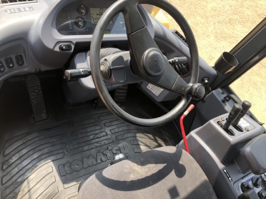 ขายรถตักล้อยาง KOMATSU WA320-6 นำเข้าเองจากญี่ปุ่น สภาพสวยพร้อมใช้งาน มีVDOการทำงานครับ ขายรถตักล้อยาง KOMATSU WA320-6 นำเข้าเองจากญี่ปุ่น สภาพสวยพร้อมใช้งาน มีVDOการทำงานครับ