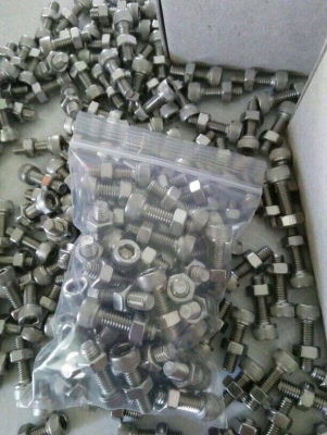 น้อตหัวจมเลสพร้อมตัวเมีย