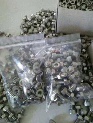 น้อตหัวจมเลสพร้อมตัวเมีย