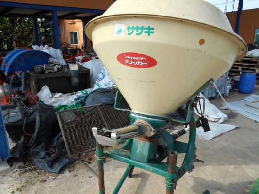 เครื่องพ่นปุ๋ยติดท้ายแทรกเตอร์