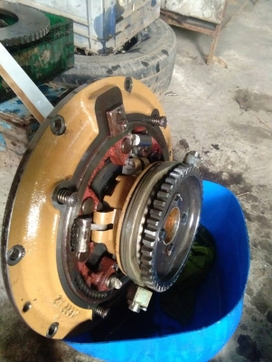 ขายครับ จานกดครัช แผ่นครัช แผ่นเหล็กรถแทรกเตอร์ D-4 D-5 D-6 สภาพตามรูป  ขายไม่แพง