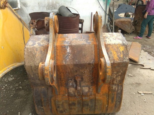 ขายบุ้งกี่เก่า ซ่อมใหม่ หน้ากว้าง 95 ซม. ใส่ PC-200-5-6-7-8 โกเบ ก็ใส่ได้ ขาย 16000 บาทครับ