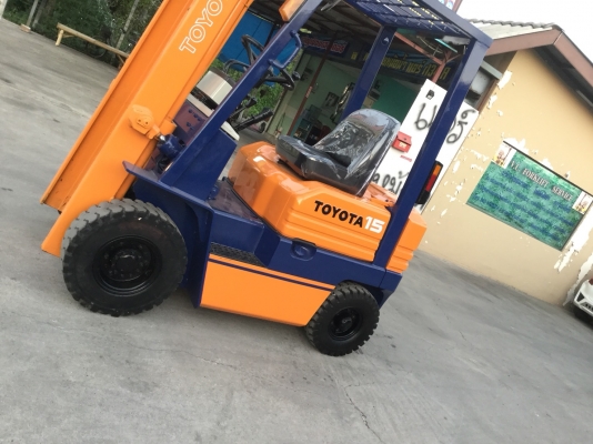 ขาย โฟรคลิฟท์ โตโยต้า รุ่น 5   เครื่อง  เบนซิล หนัก  1.5  ตัน