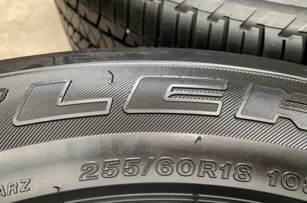 ยาง 255-60-18 Bridgestone ปี 17 สภาพป้ายแดงถอดเก็บ ไม่ได้ใช้งาน ยาง 255-60-18 Bridgestone ปี 17 สภาพป้ายแดงถอดเก็บ ไม่ได้ใช้งาน