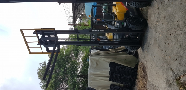 ขายรถยกโฟล์คลิฟท์ TCM ขนาด 3ตัน เสาสูง 4 เมตร ติดตั้งอุปกรณ์พิเศษไซด์ชิฟ (รถญี่ปุ่น)