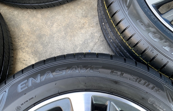 ล้อแม็กป้ายแดง Toyota Yaris Ativ ขอบ 15 สีเทาหน้าเงา พร้อมยางใหม่ป้ายแดง 185-60-15 Dunlop ปี 19 ใหม่ยกห้าง