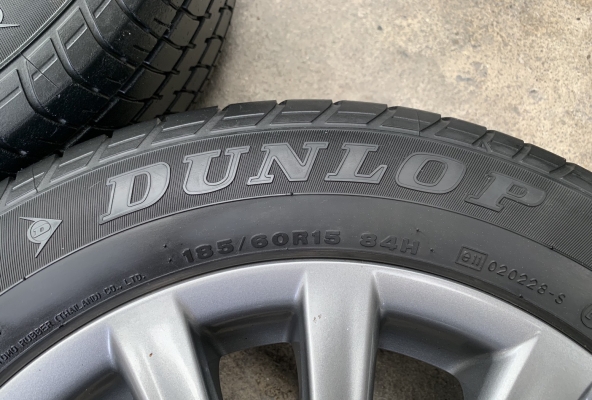 ล้อแม็ก Toyota Vios รุ่น 12 ก้าน ขอบ 15 สีรมดำ พร้อมยาง 185-60-15 Dunlop ปี 16 สภาพดี