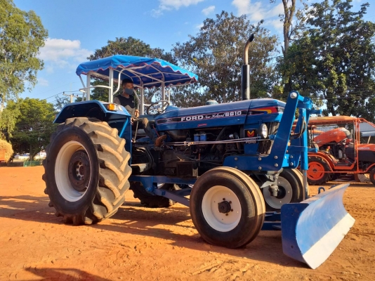 ขายรถไถ FORD 6610 มีเล่ม พร้อมโอน สดได้ ผ่อนได้ ราคา 275,000 บาทสนใจโทร 0952503888