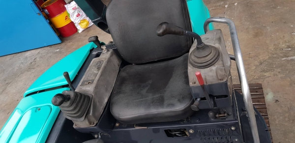 รถตักเล็ก  รถขุด KOBELCO SK30SR ขนาด3ตันเครื่องยนต์3สูบ  ทำงานไว สภาพดีพร้อมใช้งาน เหมาะสำหรับงานขุดขนาดเล็ก งานฟุตติ้ง วางท่อ ราคา350,000บาท สนใจเก่าญี่ปุ่นไม่เคยใช้งานในไทย มีไลน์แย๊ก ติดต่อ โทร 083-4355829, 092-9938255 ,081-8416818 รับรองคุณภ