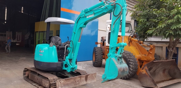 รถตักเล็ก  รถขุด KOBELCO SK30SR ขนาด3ตันเครื่องยนต์3สูบ  ทำงานไว สภาพดีพร้อมใช้งาน เหมาะสำหรับงานขุดขนาดเล็ก งานฟุตติ้ง วางท่อ ราคา350,000บาท สนใจเก่าญี่ปุ่นไม่เคยใช้งานในไทย มีไลน์แย๊ก ติดต่อ โทร 083-4355829, 092-9938255 ,081-8416818 รับรองคุณภ