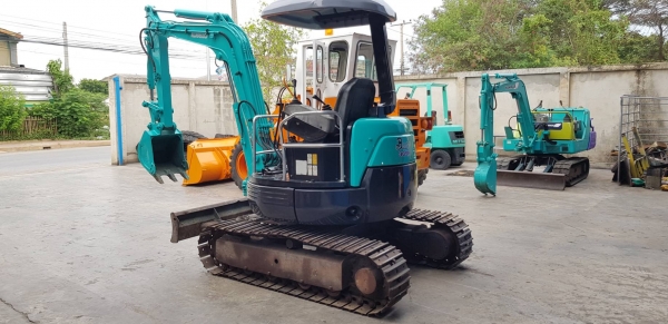 รถตักเล็ก  รถขุด KOBELCO SK30SR ขนาด3ตันเครื่องยนต์3สูบ  ทำงานไว สภาพดีพร้อมใช้งาน เหมาะสำหรับงานขุดขนาดเล็ก งานฟุตติ้ง วางท่อ ราคา350,000บาท สนใจเก่าญี่ปุ่นไม่เคยใช้งานในไทย มีไลน์แย๊ก ติดต่อ โทร 083-4355829, 092-9938255 ,081-8416818 รับรองคุณภ