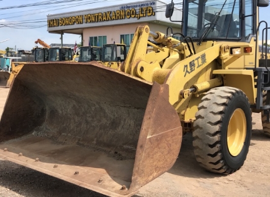 ขายรถตักล้อยาง KOMATSU WA200-3 รถนอกนำเข้าจากญี่ปุ่น สภาพสวยพร้อมใช้ มีVDOการทำงานครับ