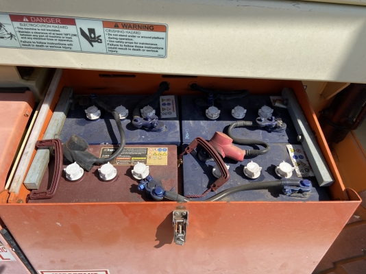 ขายรถกระเช้าJLGสูง12.2เมตรรถนอกนำเข้า ระบบไฟฟ้าสภาพดีพร้อมใช้งานLine:Jiraroj2909