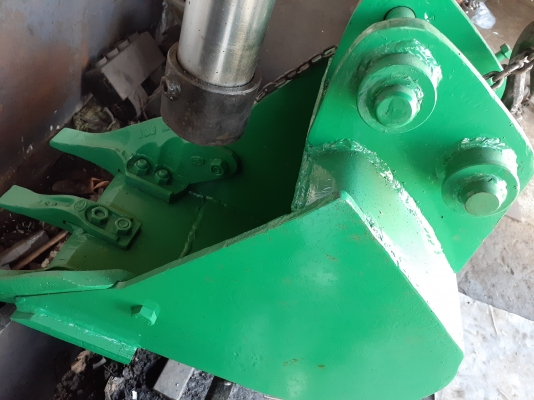 ขายบุ๋งกี๋ พร้อมใช้งาน ใส่ได้ทั้งแบคโฮและรถJCB หน้ากว้าง 40