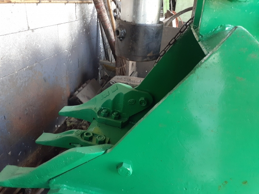 ขายบุ๋งกี๋ พร้อมใช้งาน ใส่ได้ทั้งแบคโฮและรถJCB หน้ากว้าง 40