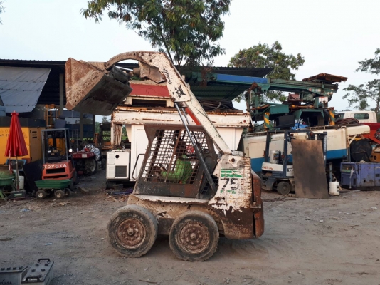 ตรวจเช๊ค พร้อมใช้งานได้ทุกระบบครับ รถตักล้อยาง BOBCAT 753 เครื่อง KUBOTA ดีเซล 4 สูบ เก่าญี่ปุ่น ตักได้ 1 คิว