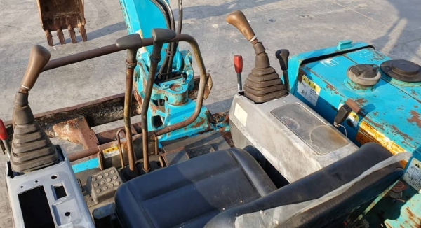 จองก่อนมีสิทธิก่อน ด่วนๆ 195,000บาทรถแบคโฮคูโบตา K30 คอลโทลสั้นน้ำมัน  ปั้มนี้วเทียบเท่า  PC30  รถนอกสถาพดีพร้อมใช้เพิ่งนำเข้ามายังไม่เคยใช้งานในไทยเลย     เครื่องคูโบต้า4สูบ  เครื่องดีปั้มเเรง  บูมอาร์มสวยช่างล่างดี  รถสวยไฟฟ้าเต็มเร็วแรงไม่โหลด  พร้อมใช