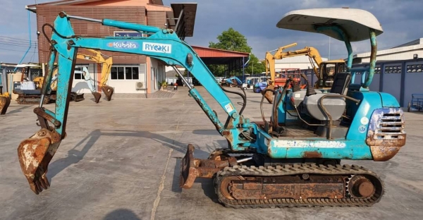 จองก่อนมีสิทธิก่อน ด่วนๆ 195,000บาทรถแบคโฮคูโบตา K30 คอลโทลสั้นน้ำมัน  ปั้มนี้วเทียบเท่า  PC30  รถนอกสถาพดีพร้อมใช้เพิ่งนำเข้ามายังไม่เคยใช้งานในไทยเลย     เครื่องคูโบต้า4สูบ  เครื่องดีปั้มเเรง  บูมอาร์มสวยช่างล่างดี  รถสวยไฟฟ้าเต็มเร็วแรงไม่โหลด  พร้อมใช