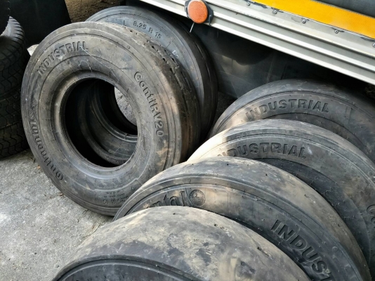 ยาง 825-15 สวยๆ เส้นละ 1000 บาท