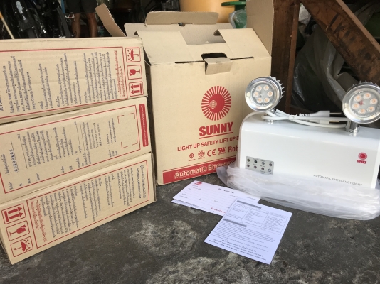 ขายไฟฉุกเฉิน SUNNY รุ่น CU209 ของใหม่ในกล่องไม่เคยใช้งาน มี 4 กล่องครับ ราคาตัวละ 1,000 บาทพร้อมส่ง